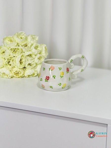 كوب مورد أبيض