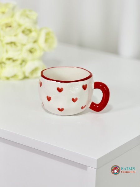 كوب قلوب حمراء