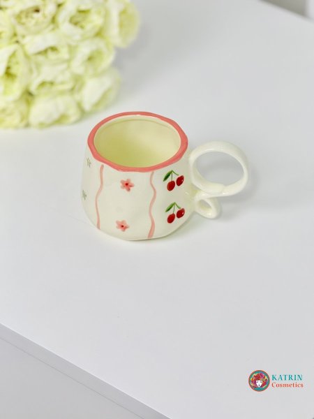 كوب ورد مع كرزة