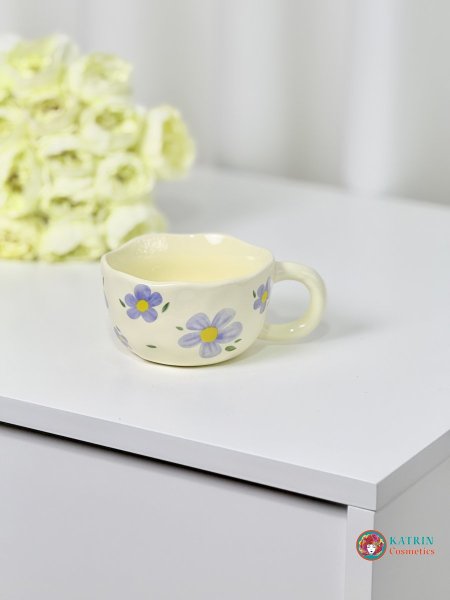 كوب ورد بنفسجي