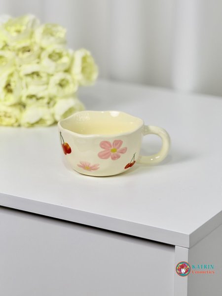 كوب ورد أحمر