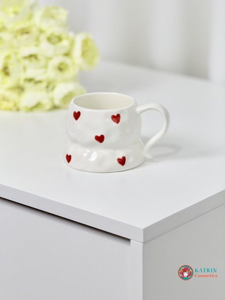 كوب قلوب حمراء