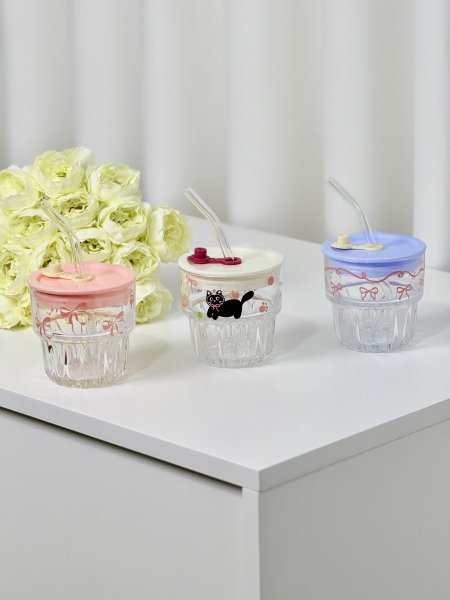 أكواب شفاف مع غطاء