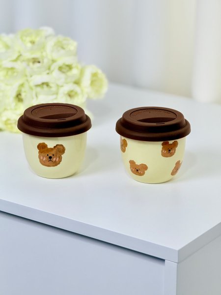 كوب النسكافيه الدب البني