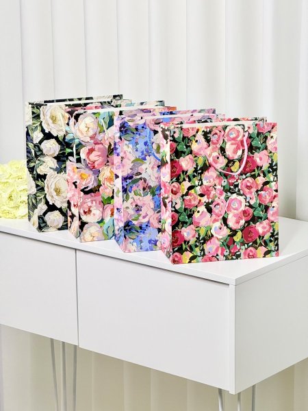 أكياس هدايا حجم وسط